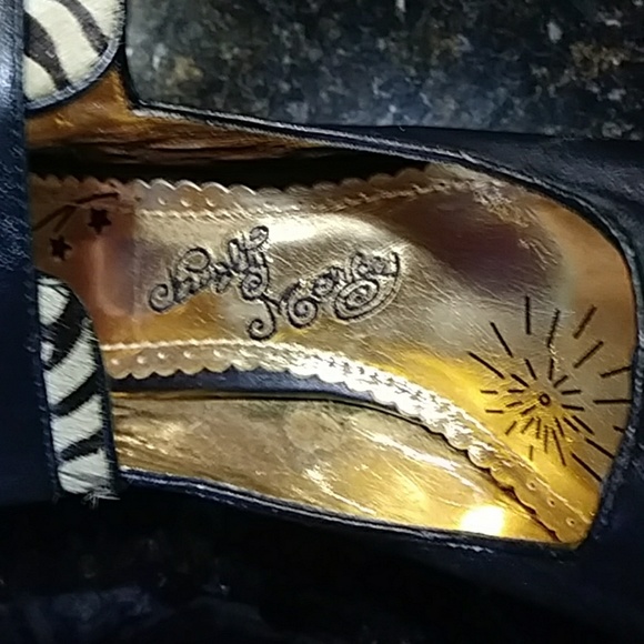 Naughty monkey - Picture 3 of 5